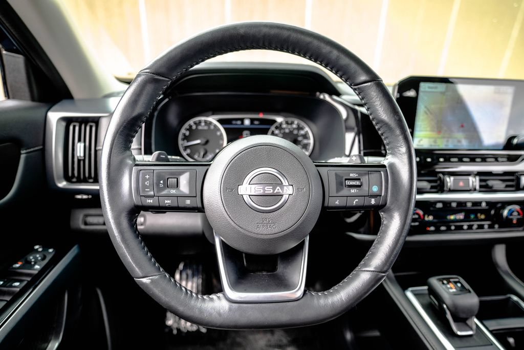 Used 2023 Nissan Pathfinder SL FWD image 14