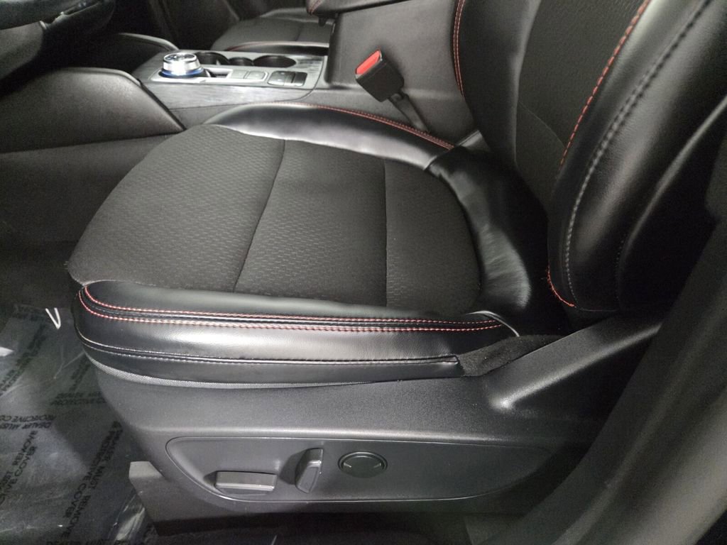 Used 2025 Ford Escape ST-Line image 14