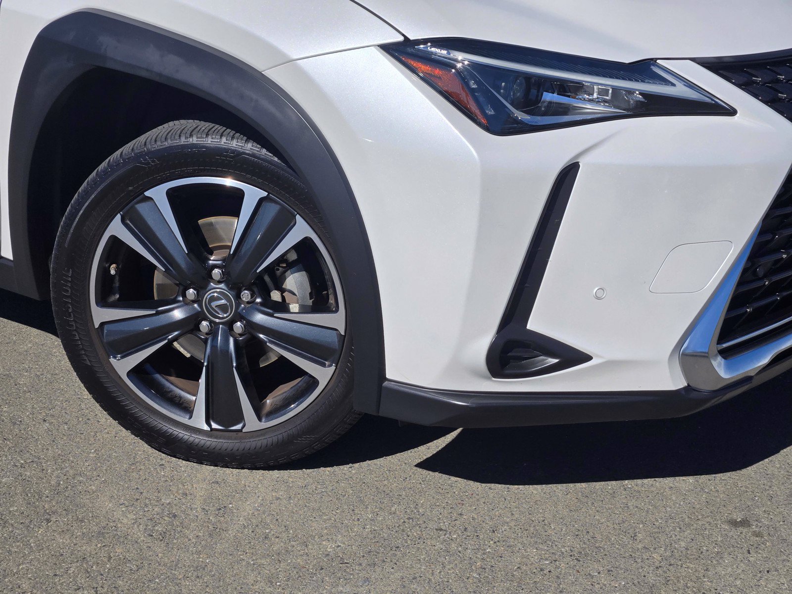 Used 2022 Lexus UX 200 w/ Accessory Package (Z2) FWD image 9