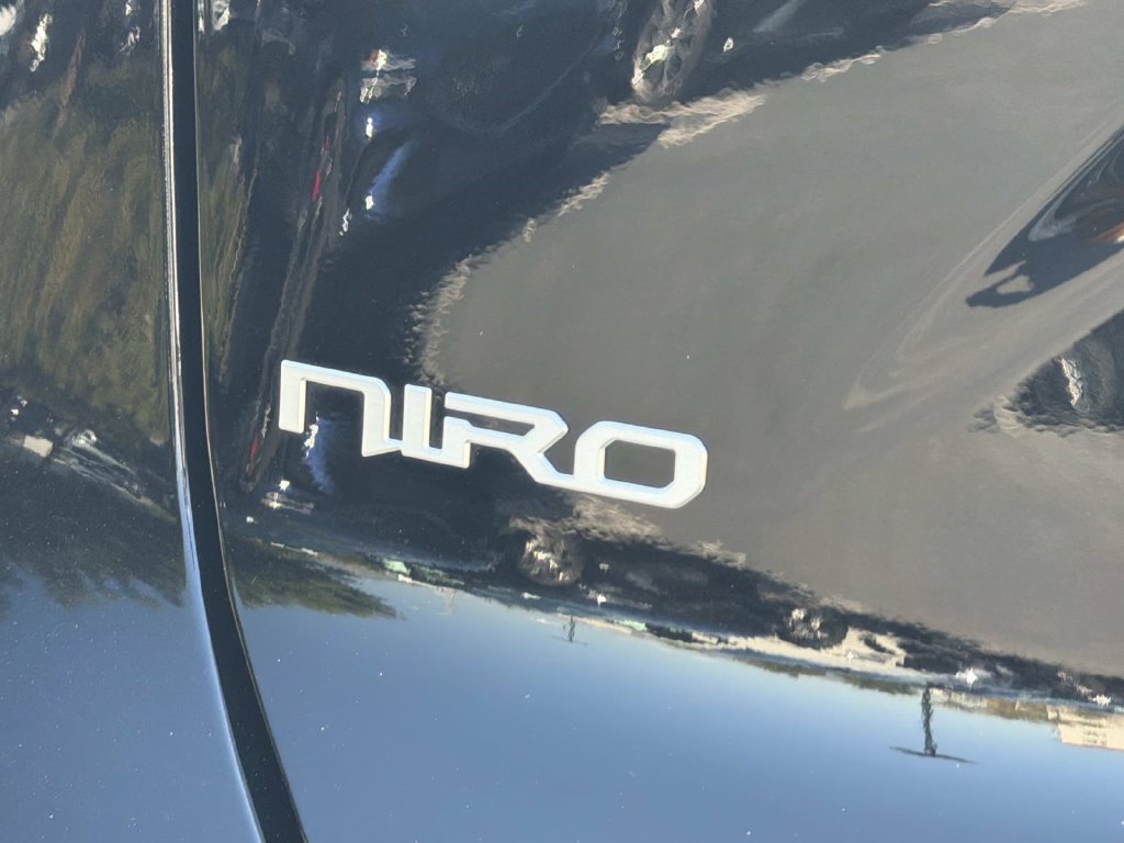 Used 2025 Kia Niro EX FWD image 27