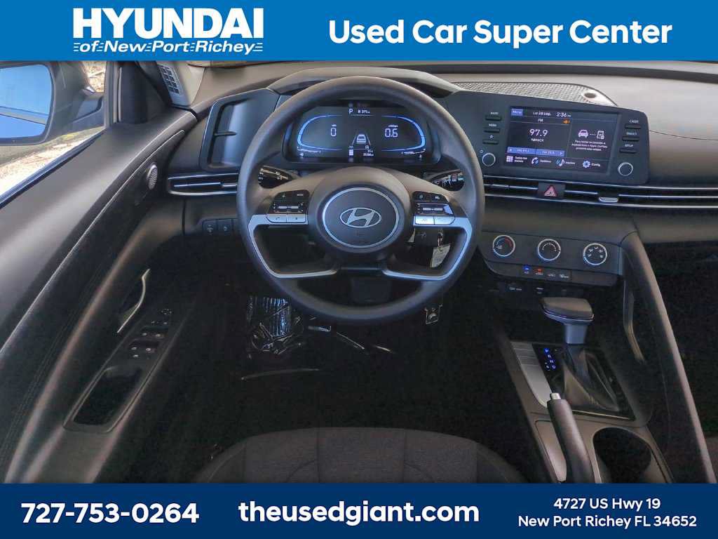 Used 2025 Hyundai Elantra SE FWD image 16