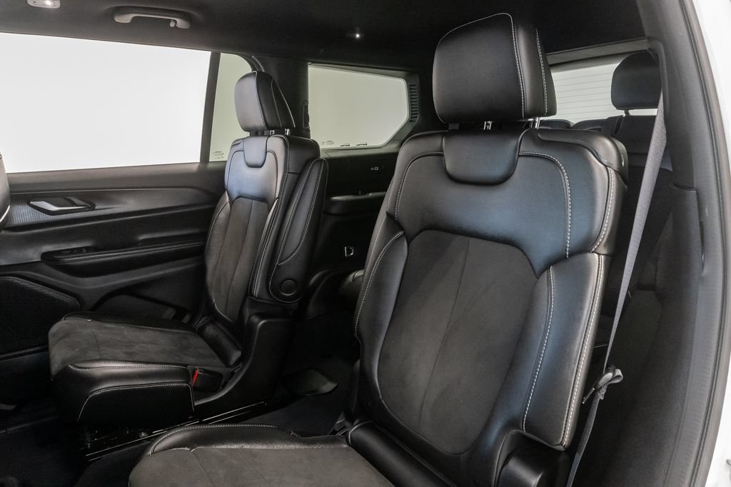 Certified 2023 Jeep Grand Cherokee L Laredo AWD/4WD image 23