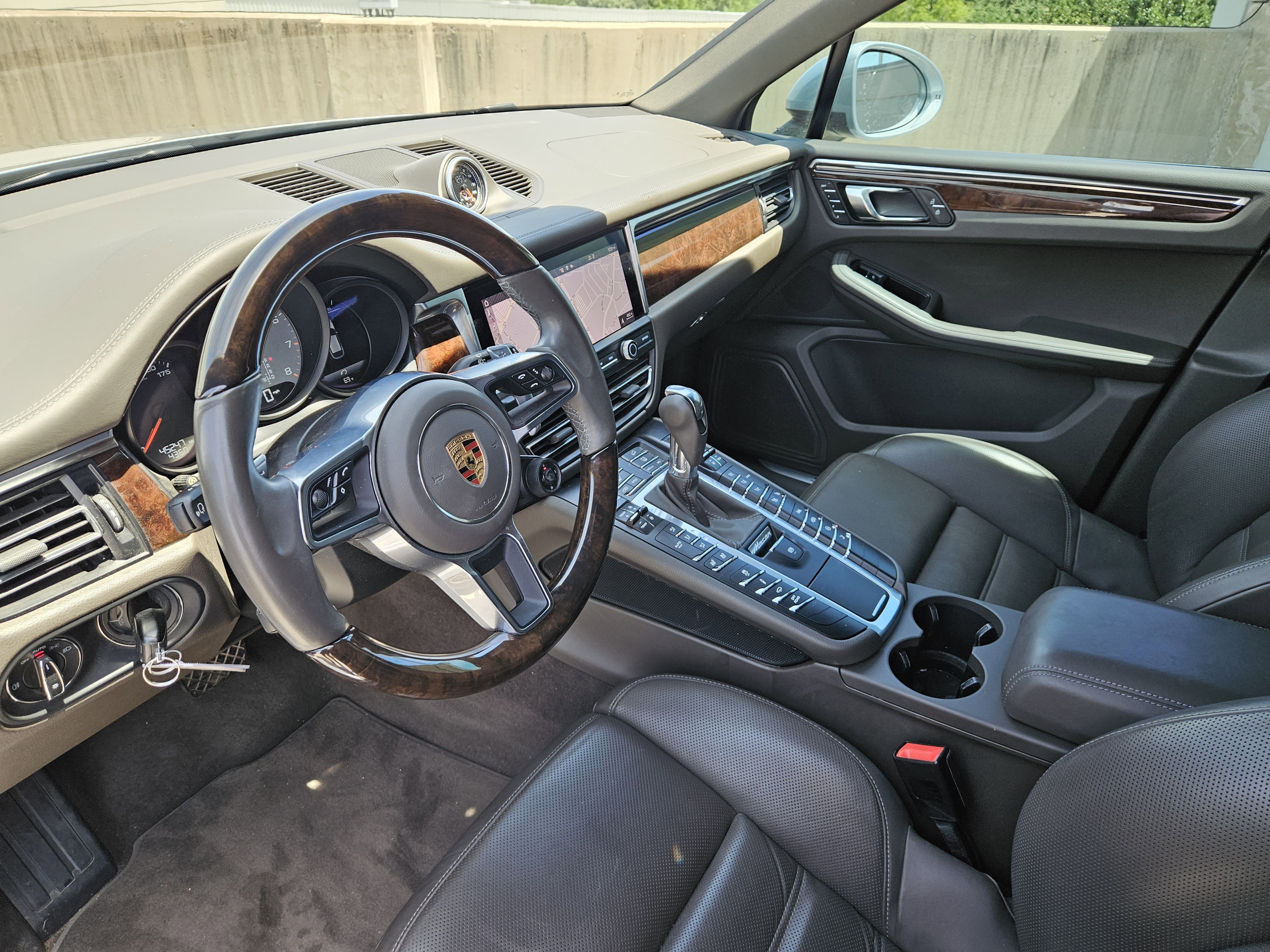 Certified 2020 Porsche Macan S AWD/4WD image 4