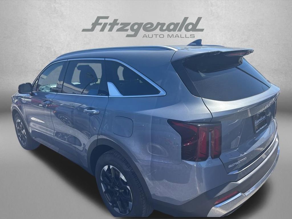 Used 2025 Kia Sorento S image 4