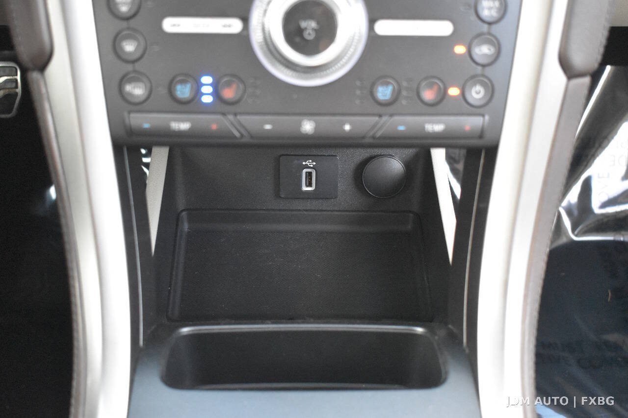 Used 2017 Ford Fusion Platinum FWD image 27