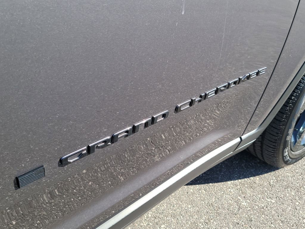 Used 2024 Jeep Grand Cherokee L Laredo RWD image 6