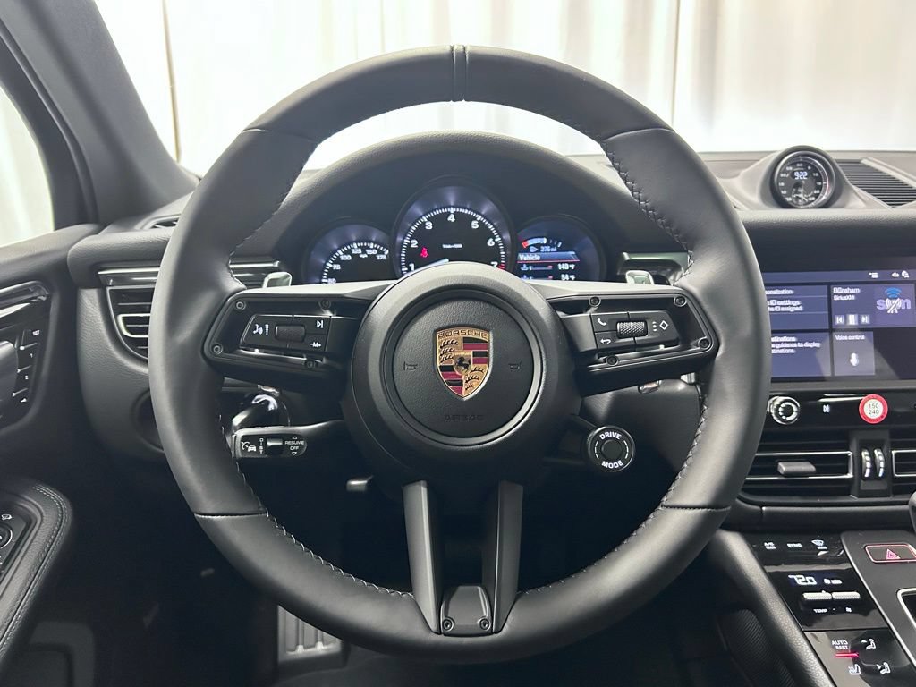 Certified 2026 Porsche Macan AWD/4WD image 13