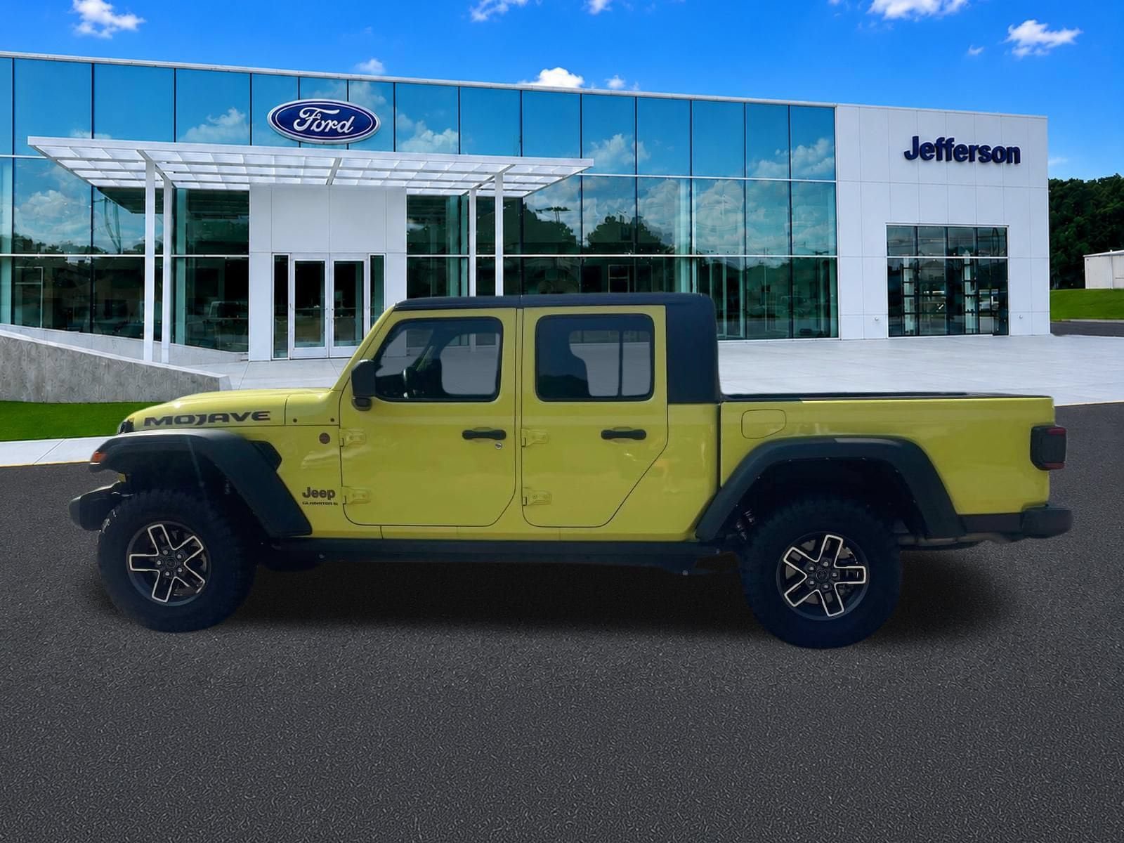 Used 2024 Jeep Gladiator Mojave w/ Convenience Group AWD/4WD image 4