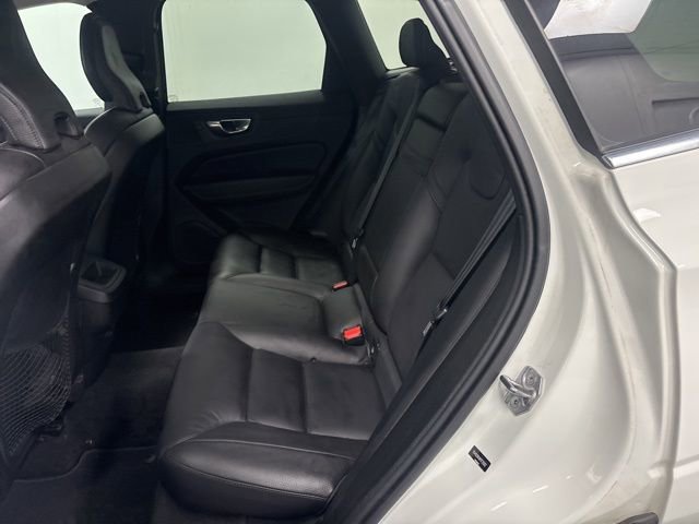 Used 2021 Volvo XC60 T5 Momentum image 23