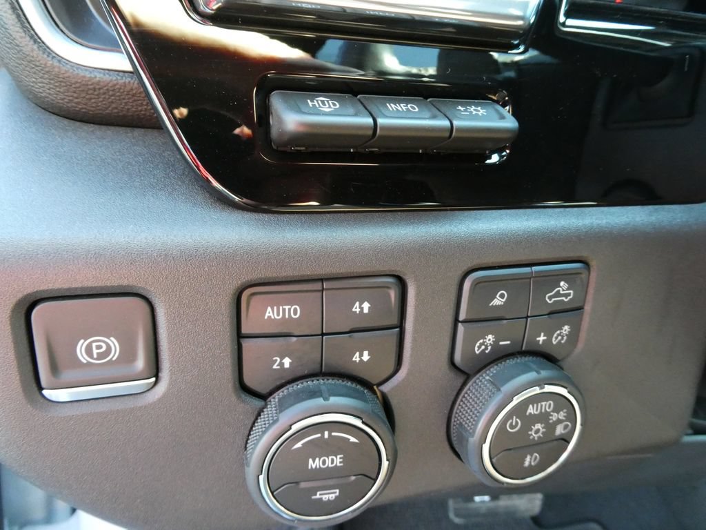 Certified 2024 Chevrolet Silverado 1500 High Country w/ Technology Package AWD/4WD image 30