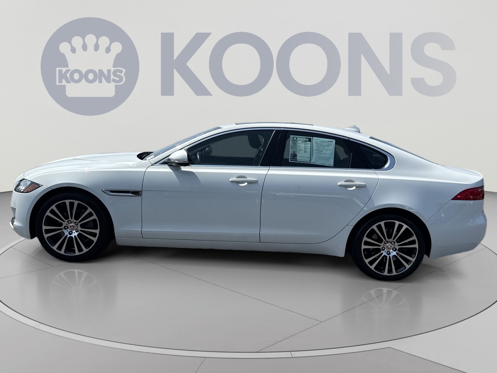 Used 2018 Jaguar XF Prestige AWD/4WD image 2