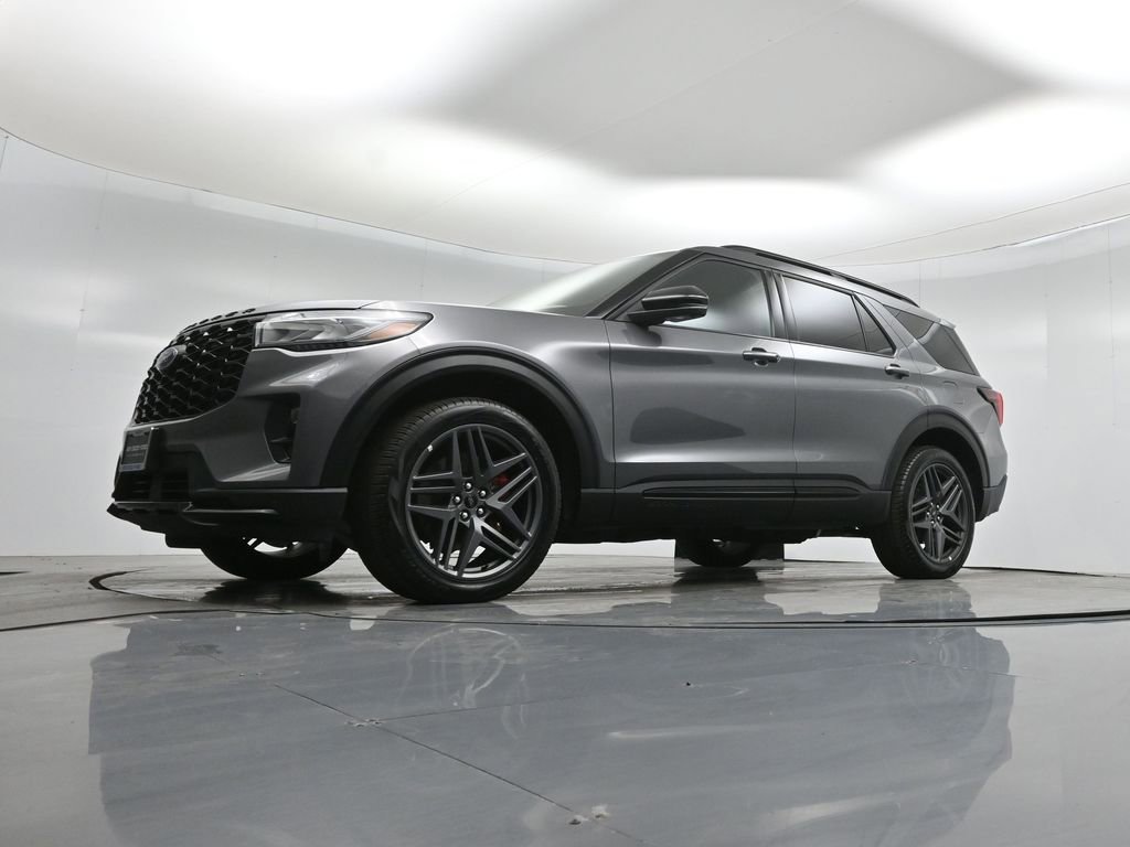 Used 2025 Ford Explorer ST-Line w/ ST-Line Street Pack image 46