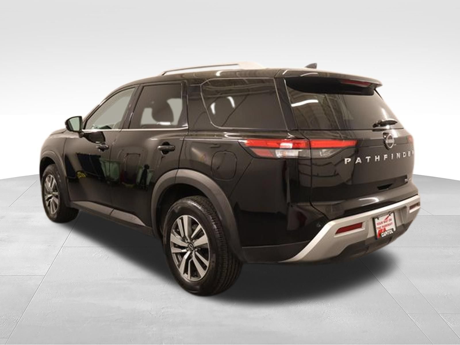 Used 2025 Nissan Pathfinder SL AWD/4WD image 4
