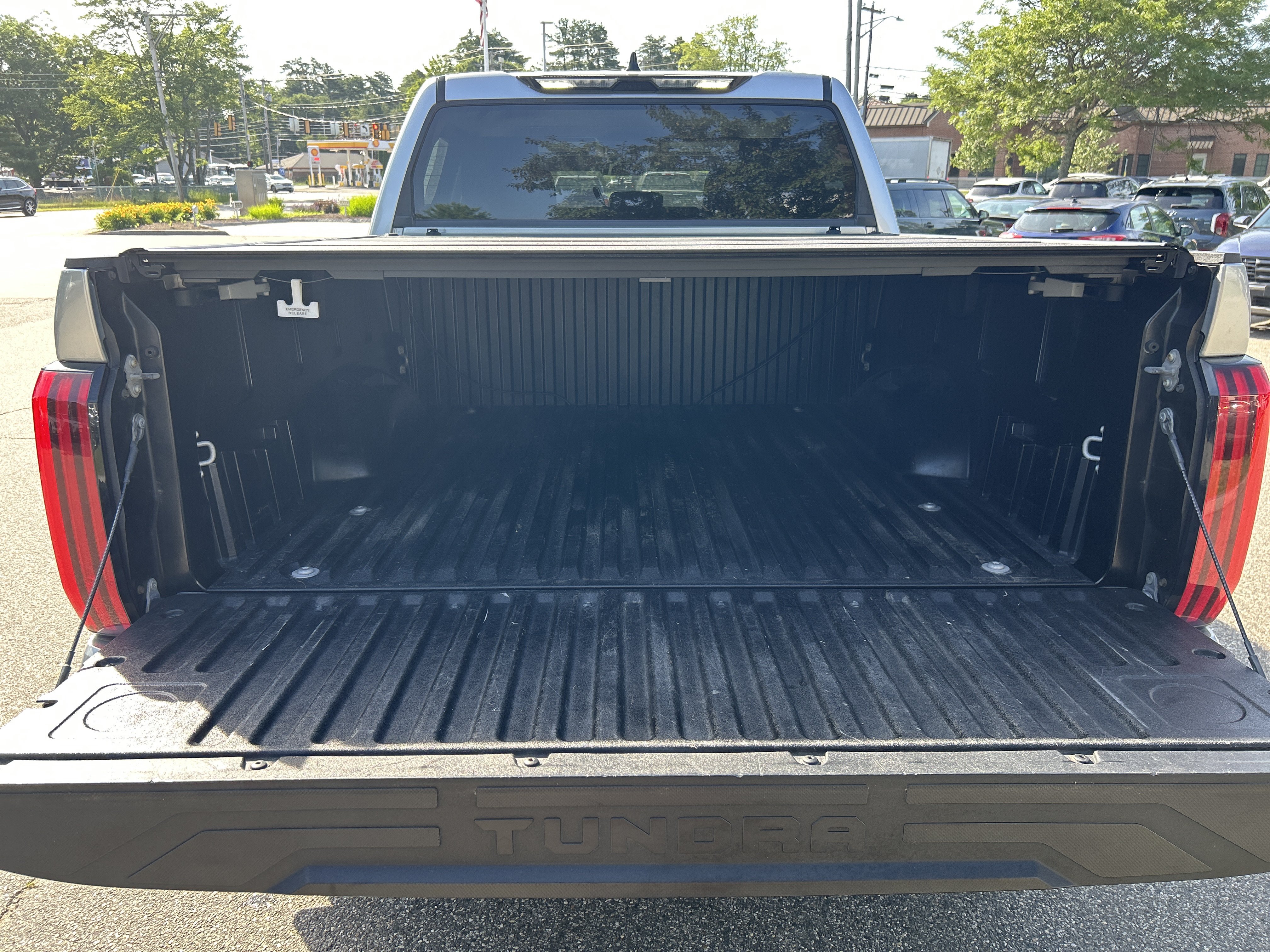 Used 2023 Toyota Tundra SR5 w/ SR5 Convenience Package AWD/4WD image 12