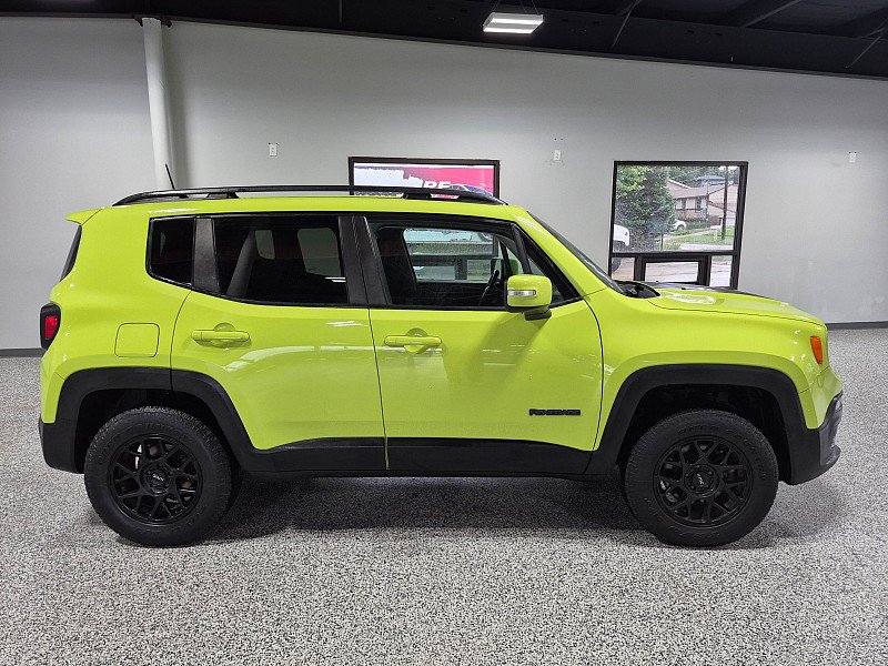 Used 2018 Jeep Renegade Altitude AWD/4WD image 8