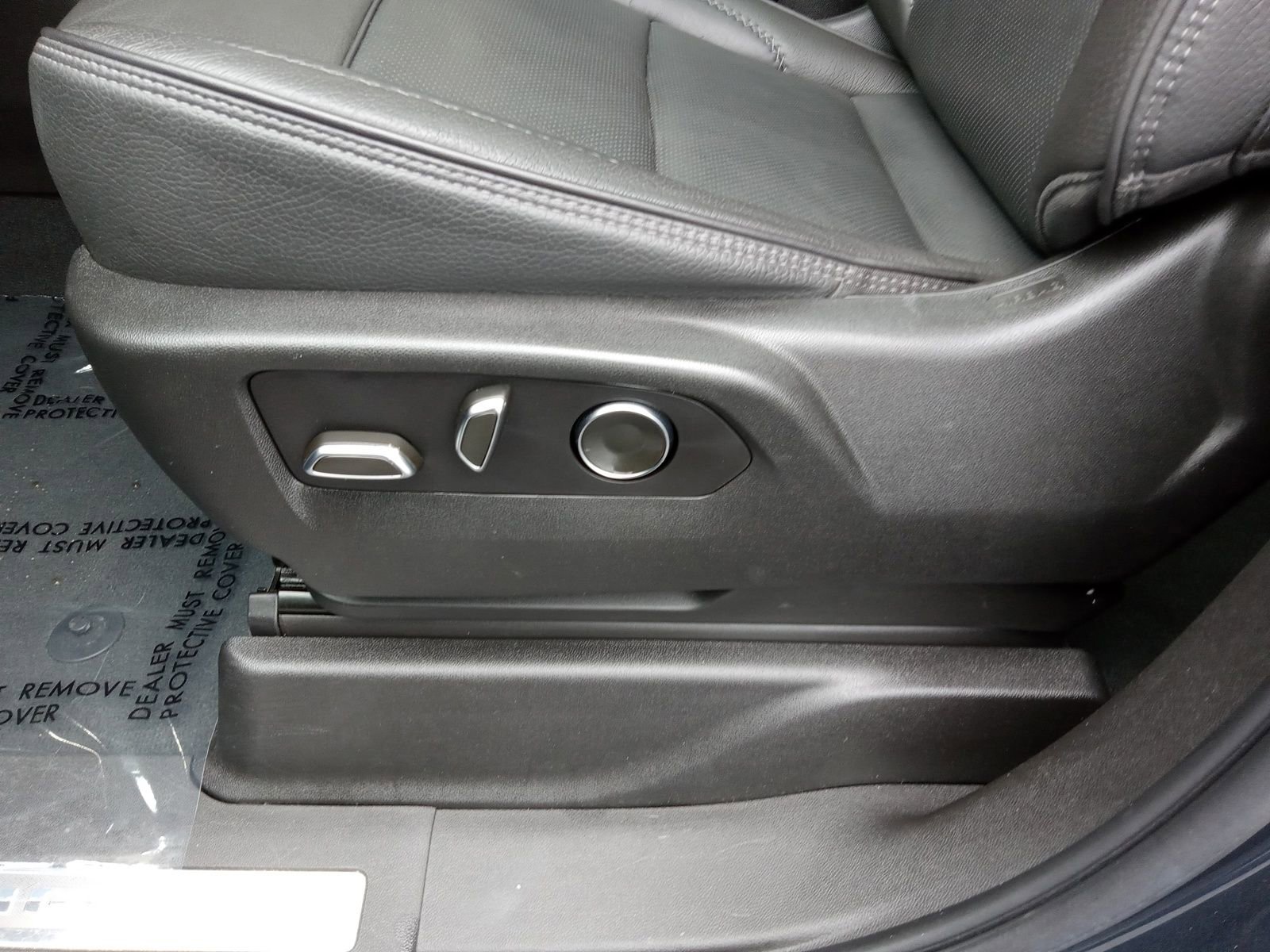 Used 2021 GMC Yukon Denali w/ LPO, Illumination Package image 12