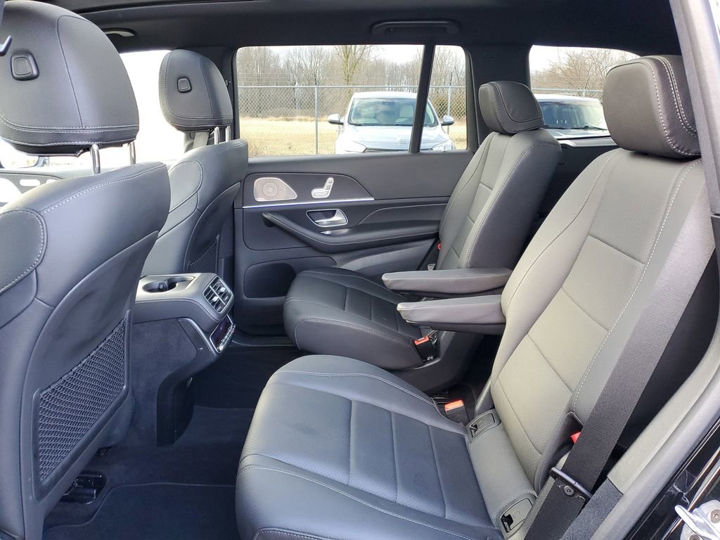 Used 2025 Mercedes-Benz GLS 450 4MATIC image 28