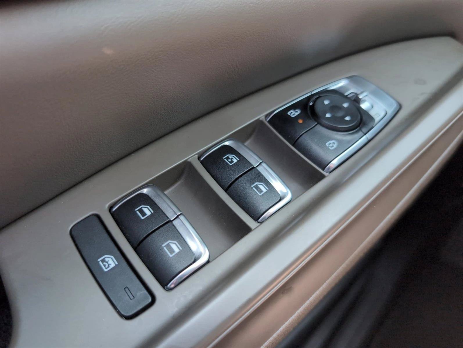 Used 2025 Kia Carnival FWD image 20