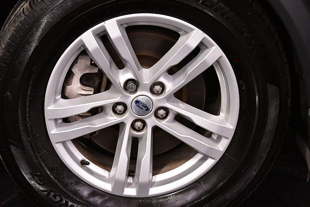 Used 2023 Ford Explorer XLT w/ Equipment Group 202A image 9