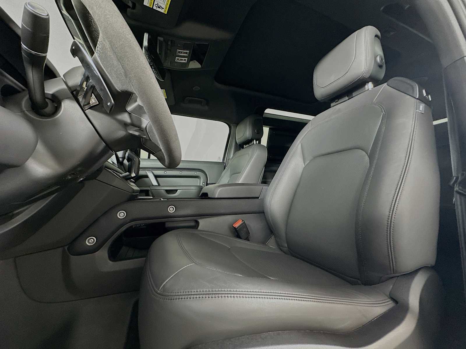 Used 2024 Land Rover Defender 90 Carpathian Edition image 5