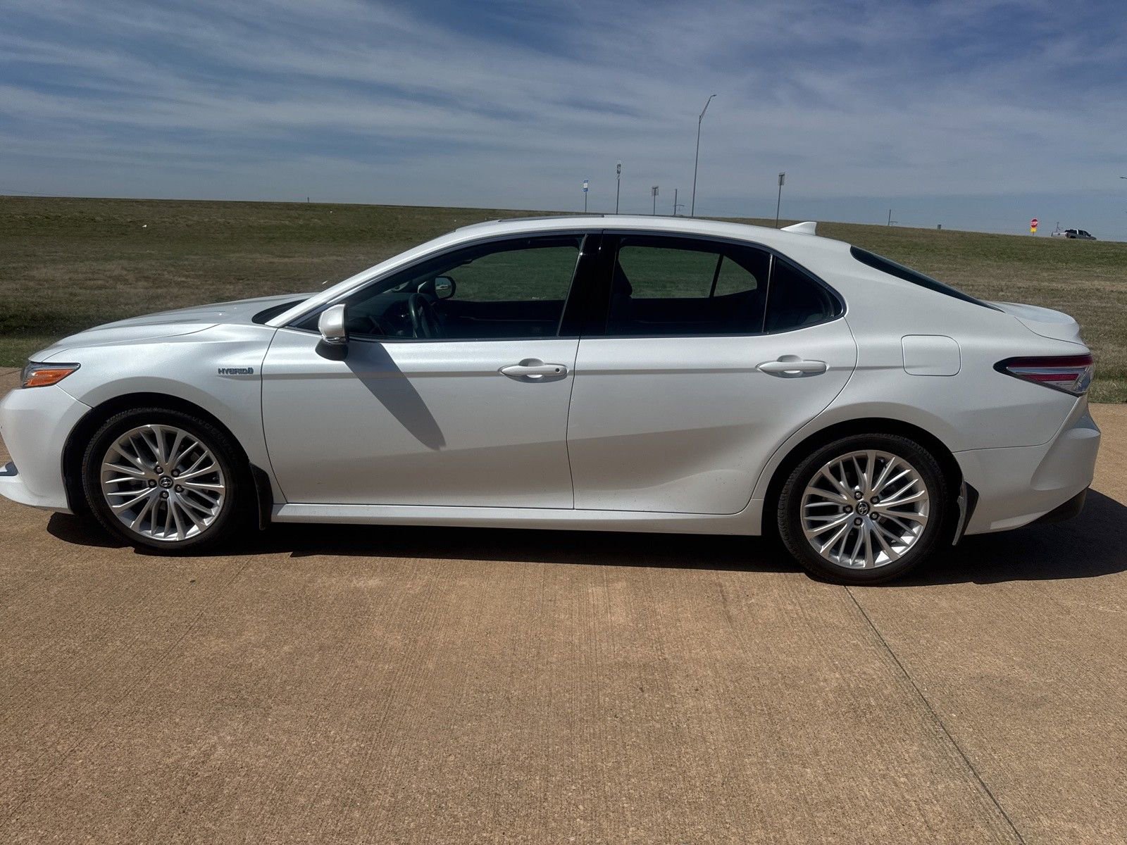 Used 2018 Toyota Camry XLE w/ Audio Package FWD image 2