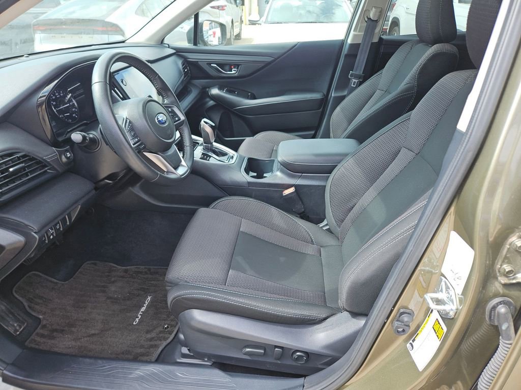 Used 2025 Subaru Outback Premium image 11