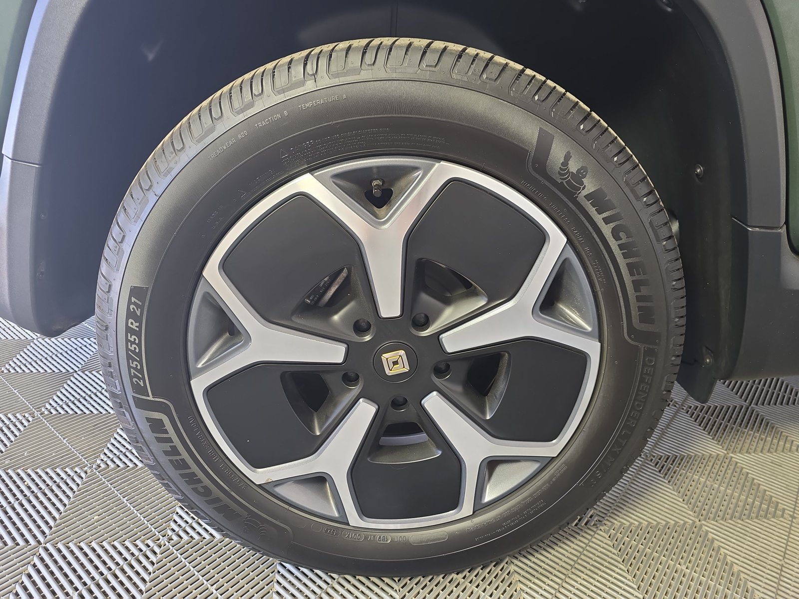 Used 2024 Rivian R1T Adventure Dual AWD/4WD image 12
