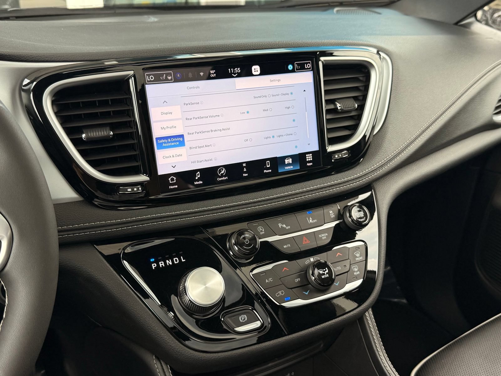 Used 2026 Chrysler Pacifica Limited FWD image 40