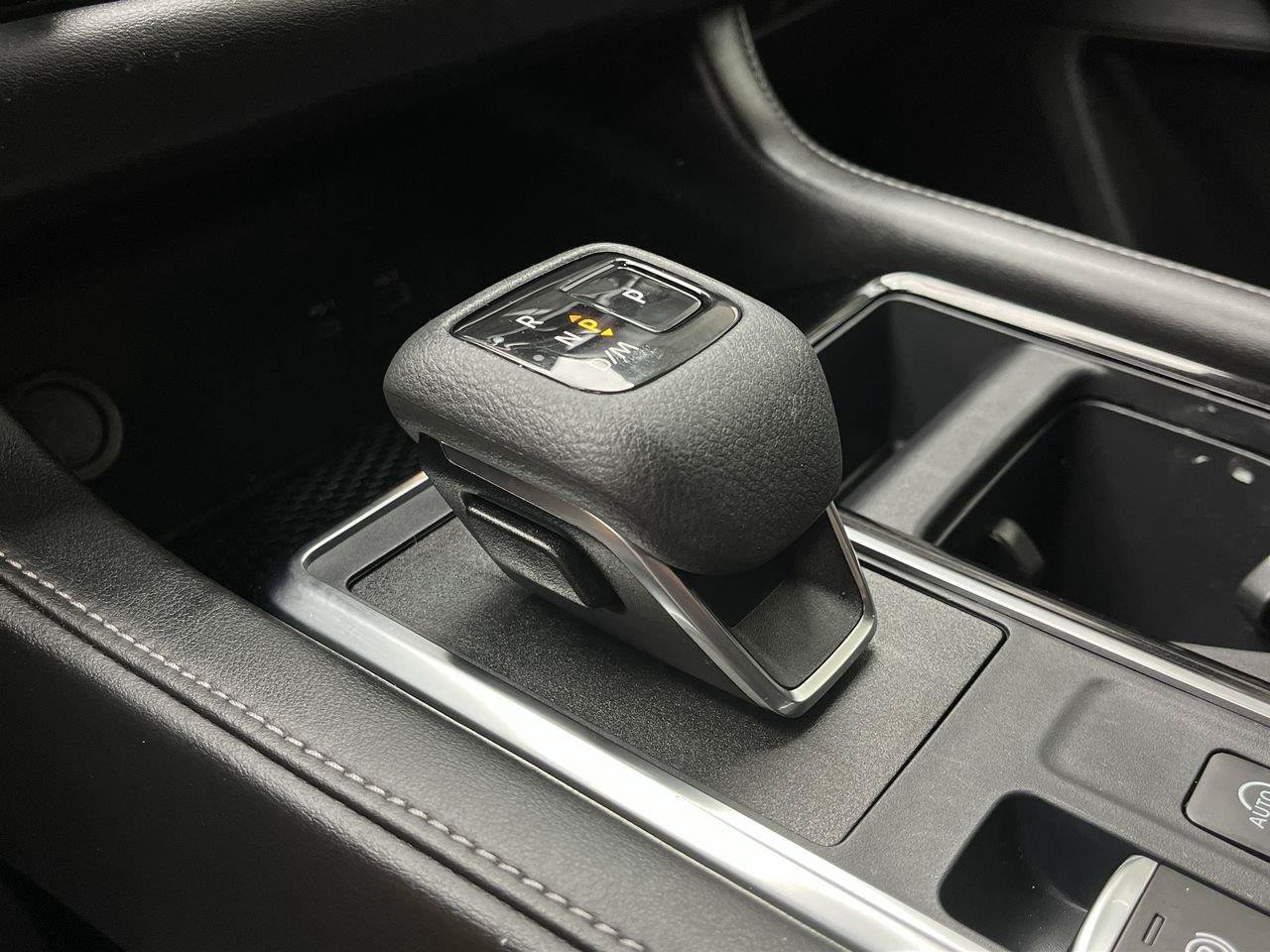 Used 2024 Nissan Pathfinder SV AWD/4WD image 24