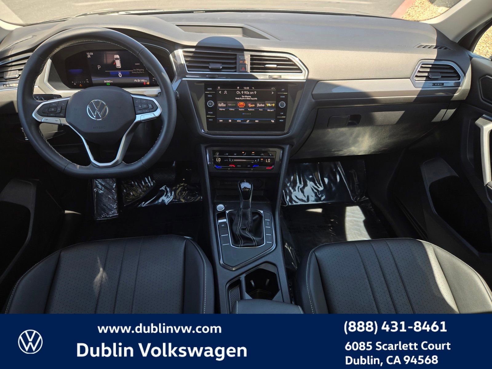 Used 2023 Volkswagen Tiguan SE w/ Panoramic Sunroof Package FWD image 15