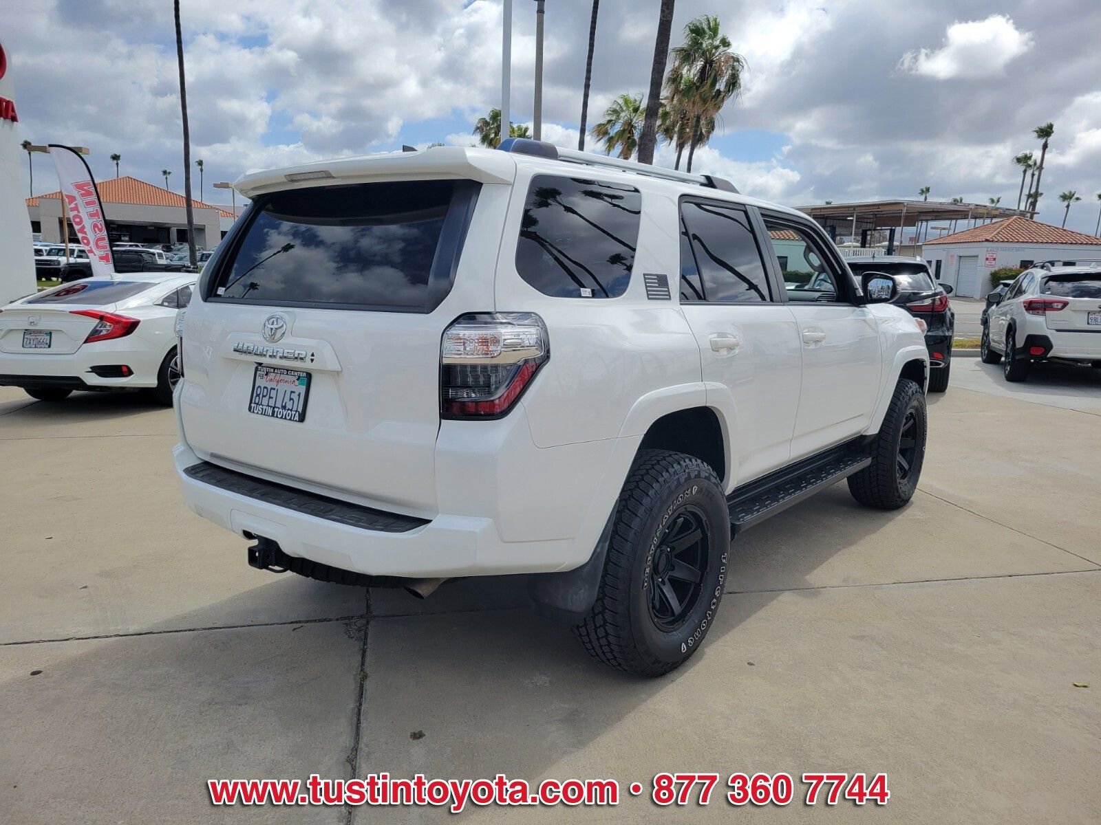 Used 2020 Toyota 4Runner SR5 Premium w/ Moonroof Package RWD image 4