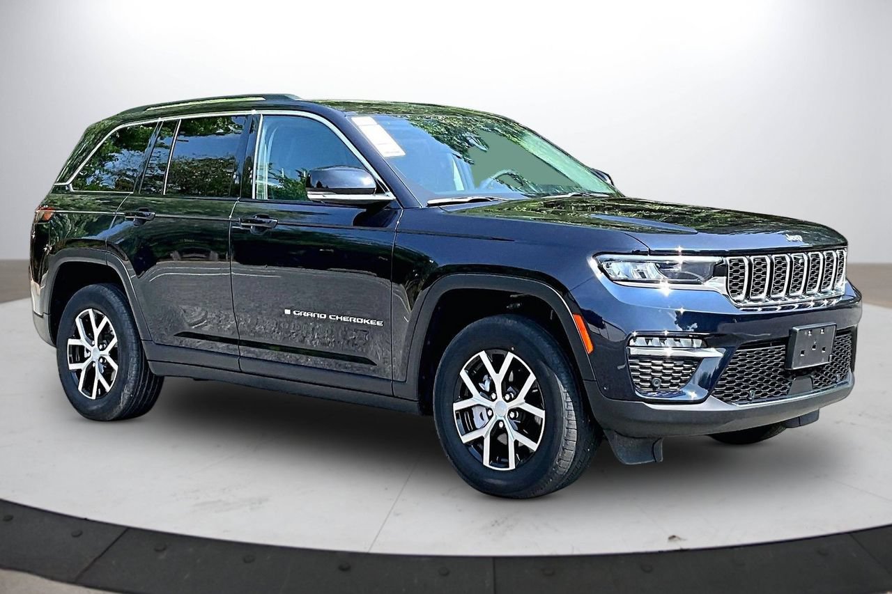 Certified 2023 Jeep Grand Cherokee Limited w/ Luxury Tech Group II AWD/4WD image 2