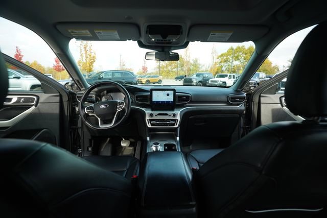 Used 2022 Ford Explorer XLT w/ Equipment Group 202A image 26