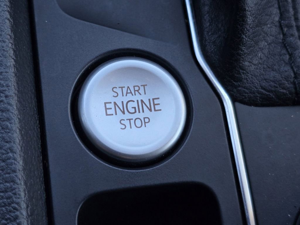 Used 2021 Volkswagen Atlas SEL Premium image 16