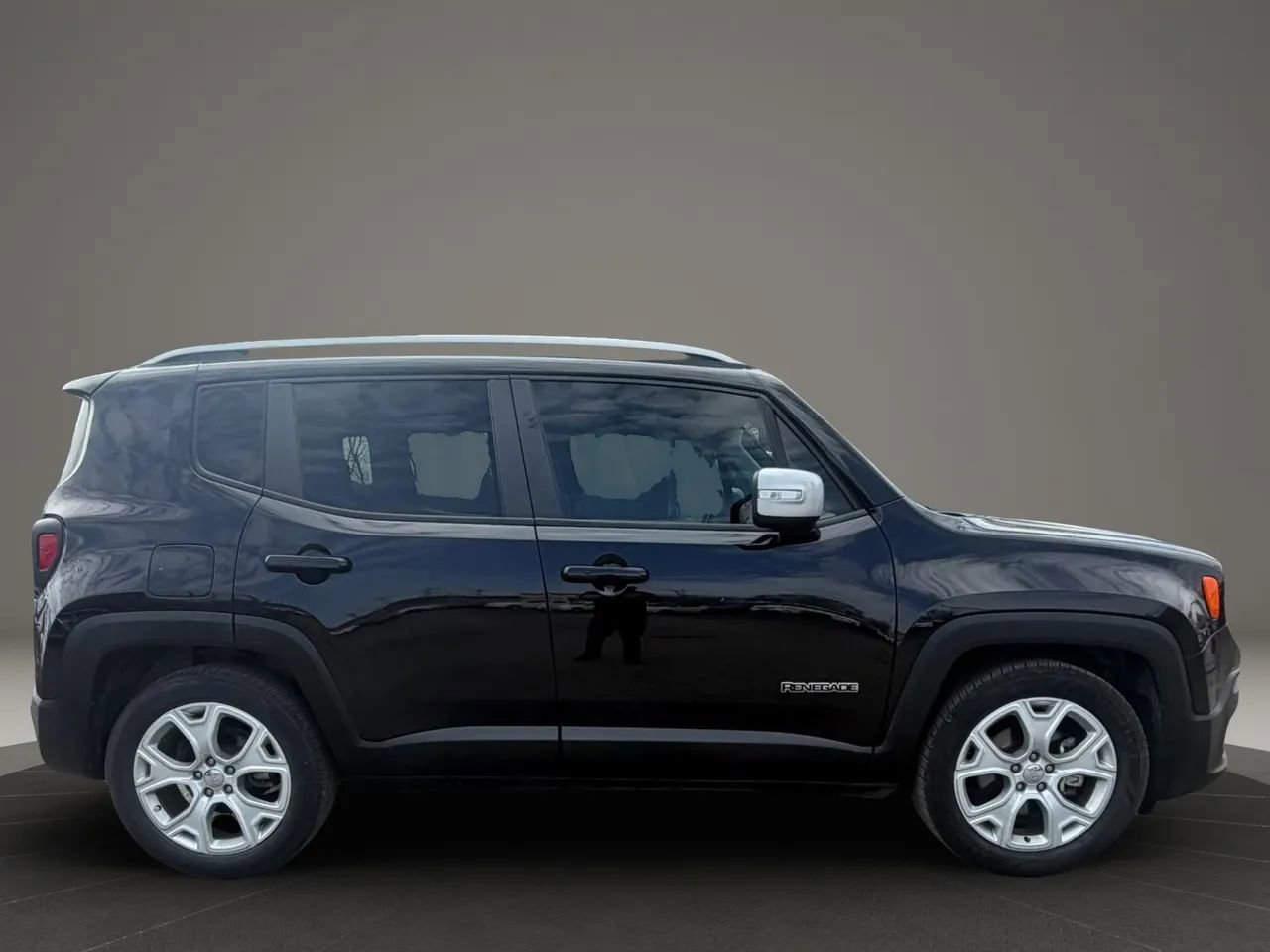 Used 2018 Jeep Renegade Limited FWD image 4