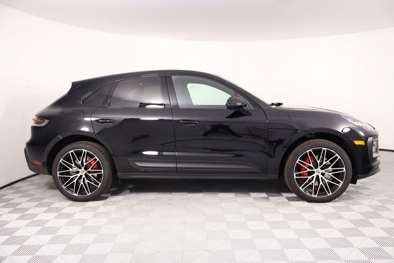 Certified 2026 Porsche Macan S AWD/4WD image 8