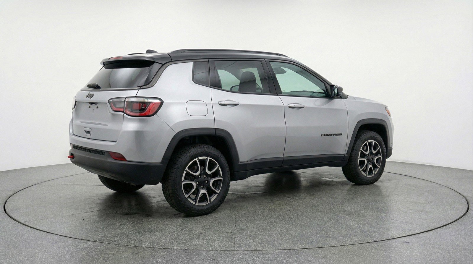 Used 2025 Jeep Compass Trailhawk AWD/4WD image 9