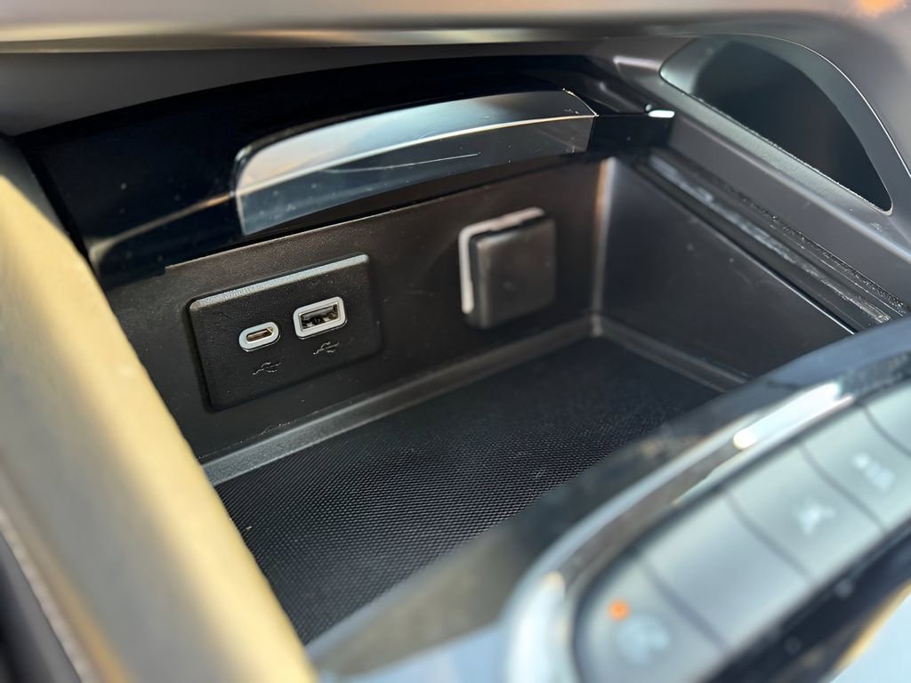 Used 2023 Buick Envision Essence image 23