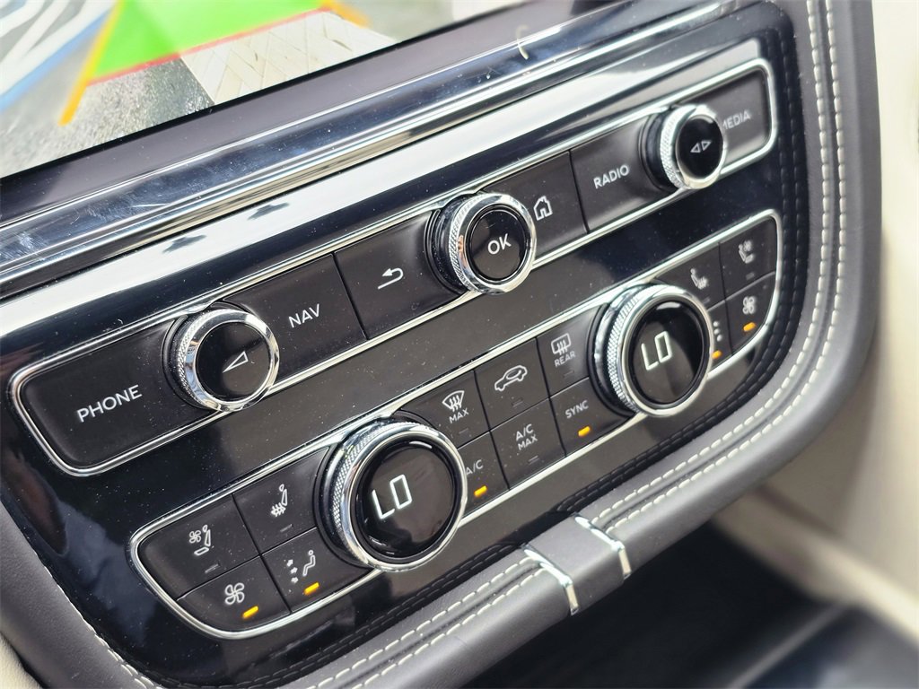 Used 2023 Bentley Bentayga Extended Wheelbase image 38