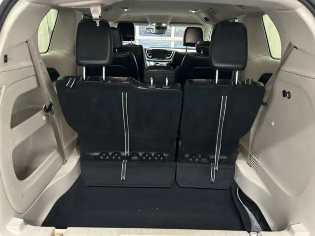 Used 2022 Chrysler Pacifica Touring-L image 21