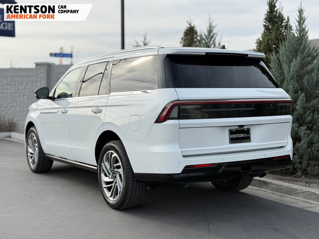 Used 2025 Lincoln Navigator Reserve image 6