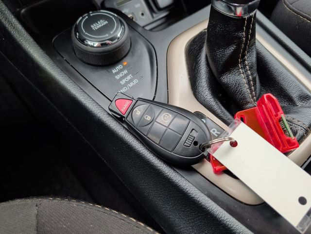 Used 2016 Jeep Cherokee Latitude w/ Cold Weather Group image 36