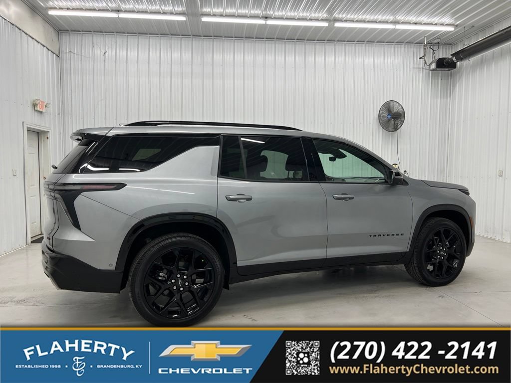 Used 2026 Chevrolet Traverse RS FWD image 2