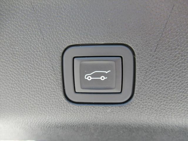 Used 2024 Chevrolet Suburban High Country w/ Advanced Technology Package image 40