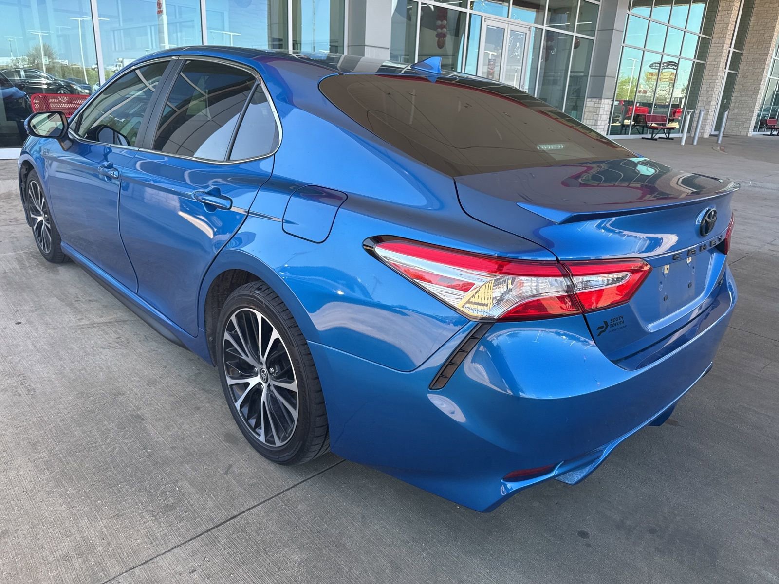 Used 2020 Toyota Camry SE image 4
