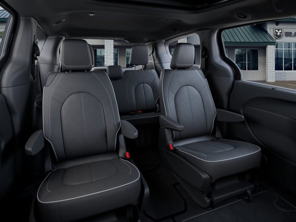 New 2026 Chrysler Pacifica Limited image 18