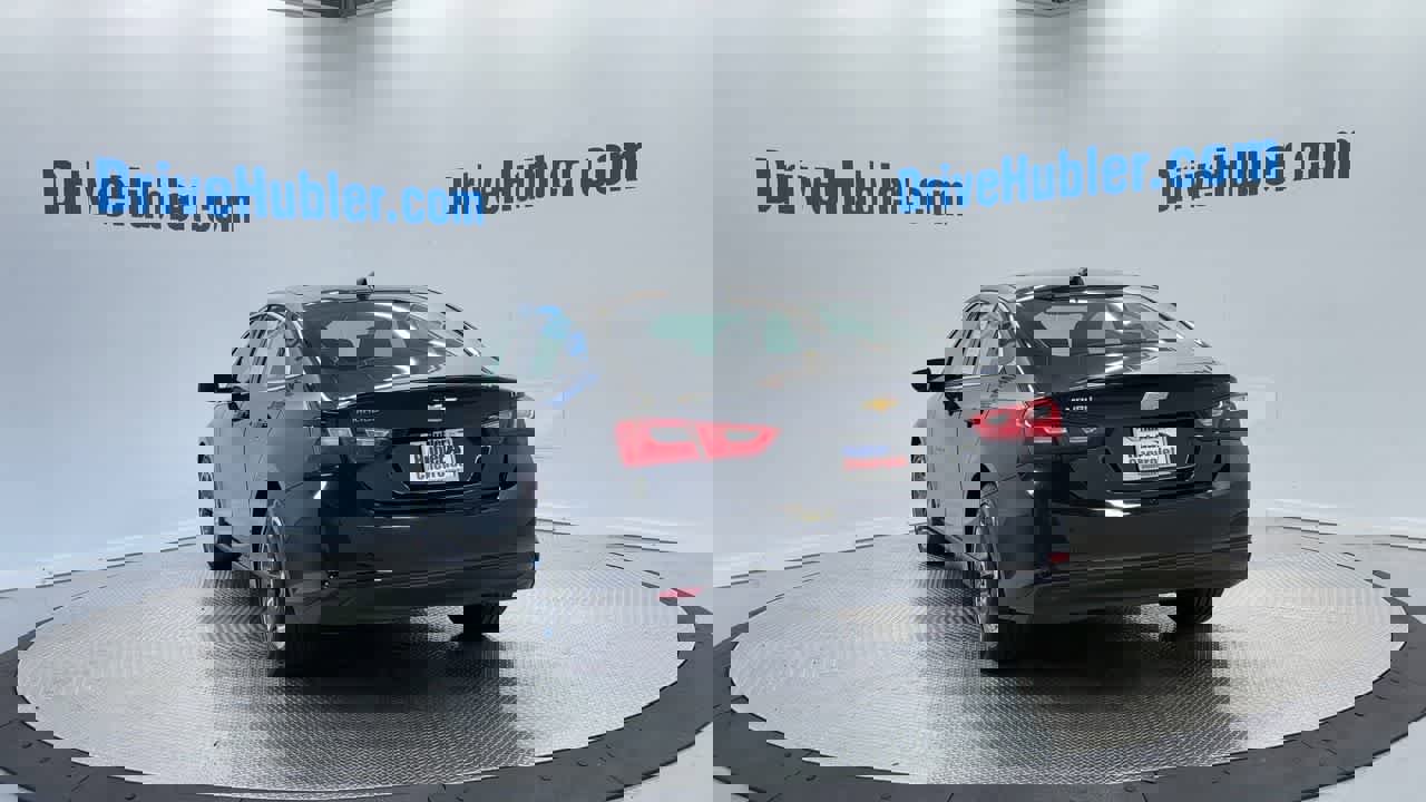 Used 2024 Chevrolet Malibu LT image 2