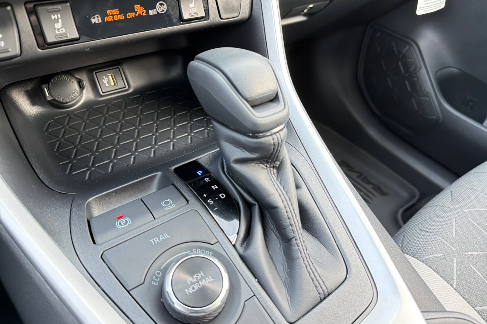 New 2025 Toyota RAV4 XLE w/ Convenience Package image 19