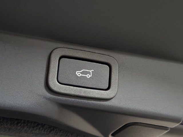 Used 2022 Land Rover Range Rover Sport SVR Carbon Edition AWD/4WD image 7