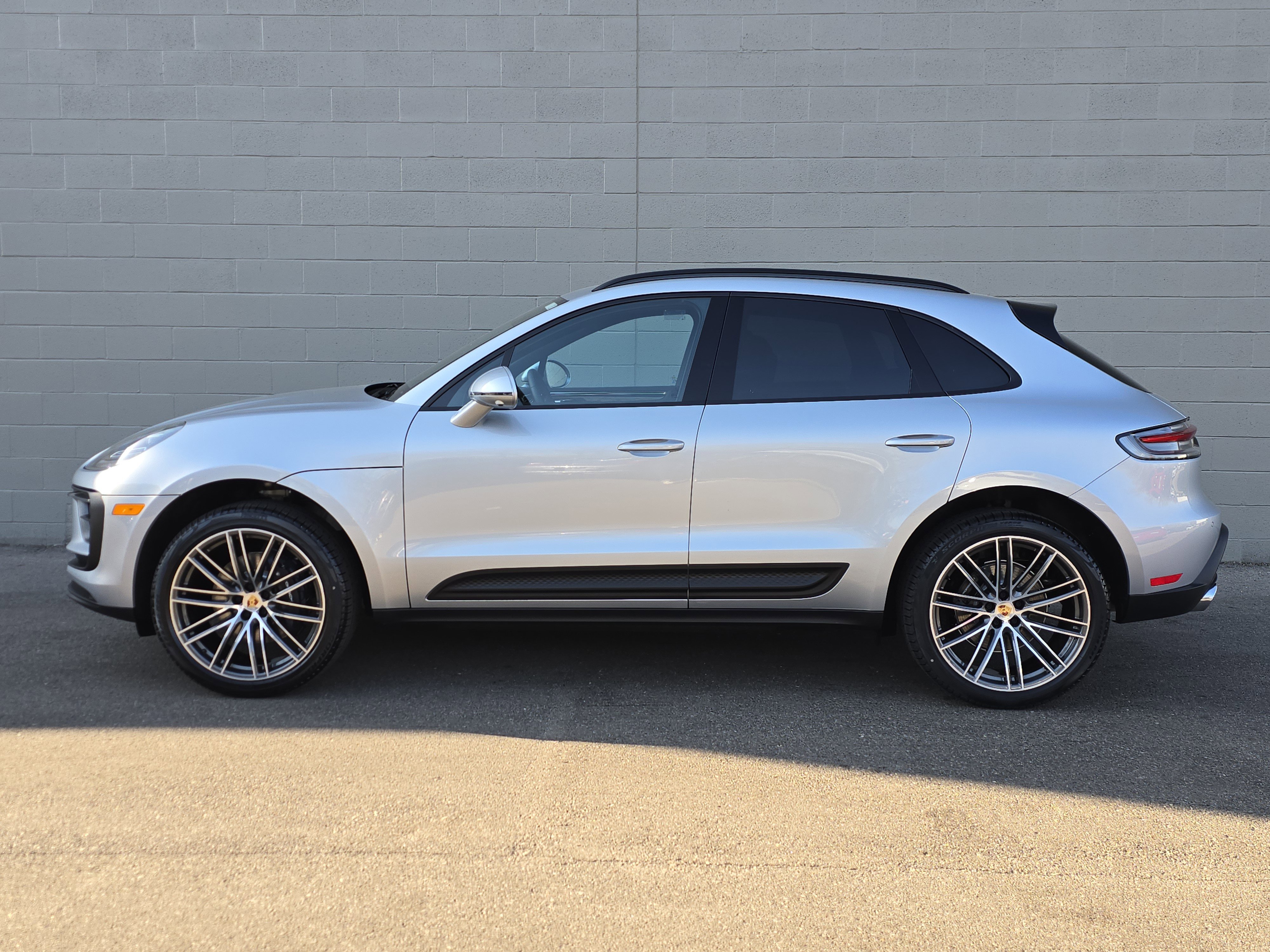 New 2026 Porsche Macan image 2